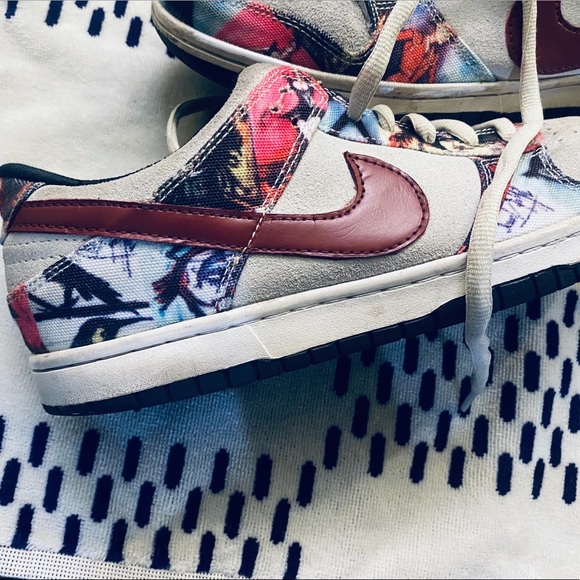 Athletic_Shoes